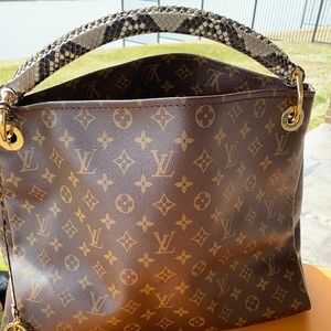 Louis Vuitton Artsy MM Python